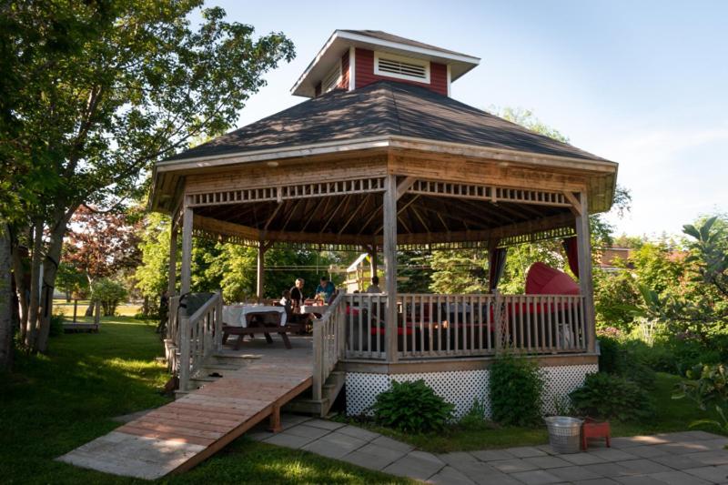 Complexe D'hebergement La Maison Touristique Dugas * Caraquet